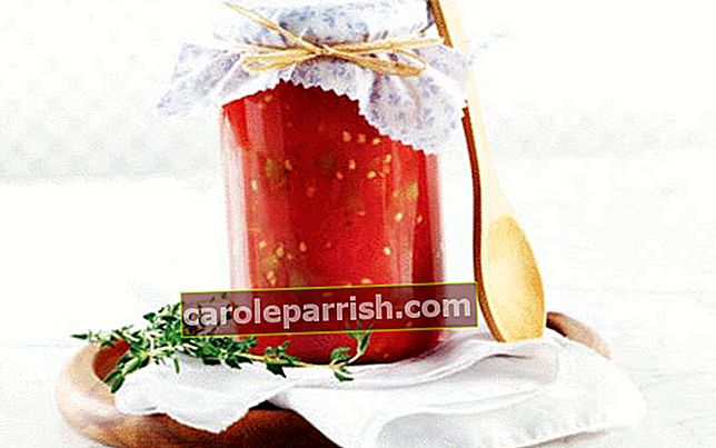 Tomatenkonserven in einem Glas