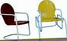 塗装された金属製の椅子2脚