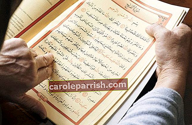 In diesen Tagen des Ramadan liest jemand den Koran