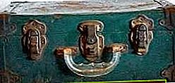 vecchia valigia di metallo verde