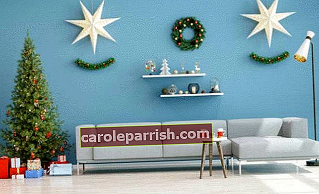 Ide dekorasi Natal untuk ruang tamunya