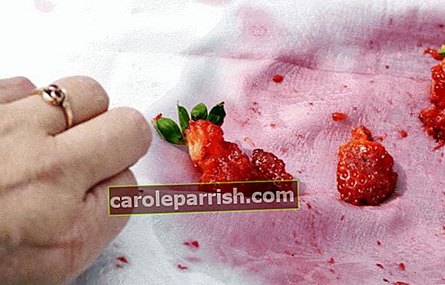 wie man einen Erdbeerfleck entfernt