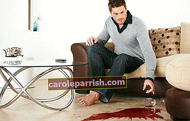 seseorang menumpahkan anggur di karpet