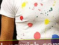 หน้าอกของเบ็นกับเสื้อยืดที่ออกแบบโดย Claudine