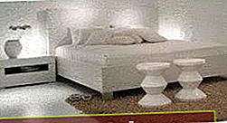 una camera da letto bianca e moderna